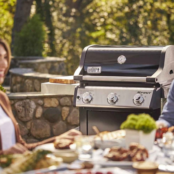 Barbecue à gaz Spirit E-315 avec plancha